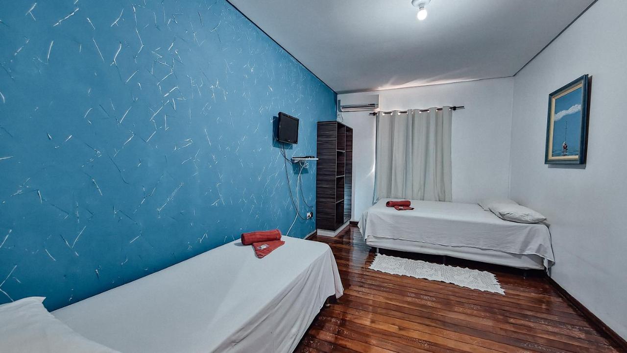 Quarto Triplo com Banheiro Privativo